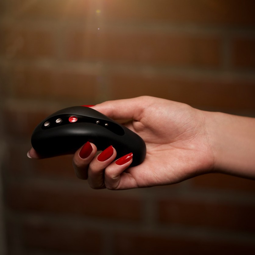 FF_LAYA_II_BL_4800808_hand_01