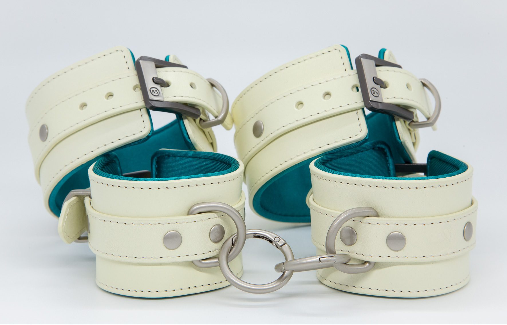 Fesselset, Collier und Oberschenkelfesseln von Black Swan Designz