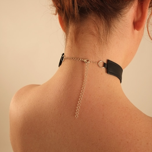 collier-seins-cuir-lune-col-argent 1