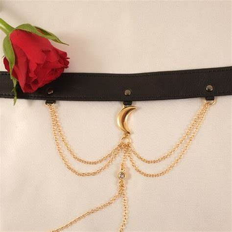 Collier Seins Cuir Lune Col Or von Sylvie Monthule